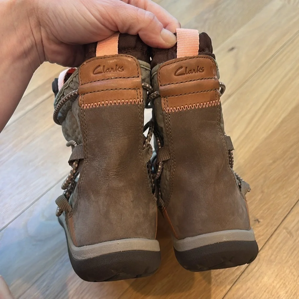 Clark’s Women’s Boots Aria Frost Ankle Faux Fur Lined Size 7